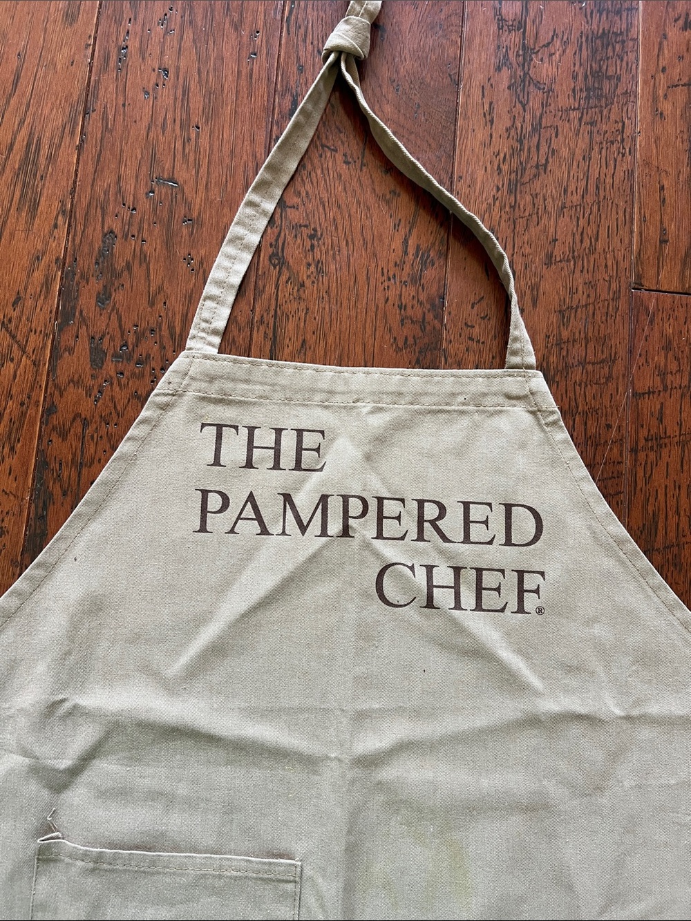 The Pampered Chef Cream Apron with Front Pocket